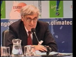 Climate change 2000 - US negotiator gets pied - before