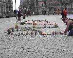 Manchester says "peace" with flowers -photos