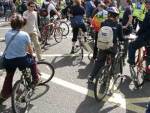 bikes meet march at cambridge circus