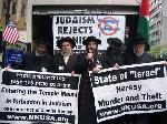 Rabbi Weiss speeks at the demonstration