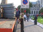 Truck removes fencing from Parliament Square