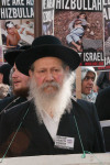 Neturei Karta rabbi at front of the march