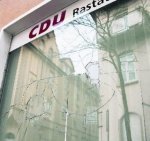 Stones against a CDU-citizen`s büro and the local courthouse, Ras
