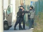 Police arrest Afghani people in Calais
