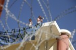 Activist occupied roof of Pagani detention centre, 31. August 2009
