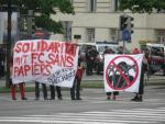 Protest in front of deportation prison on May 1st in Vienna