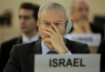 Israeli ambassador gestures during the UN Human Rights Council session, 24/03/10