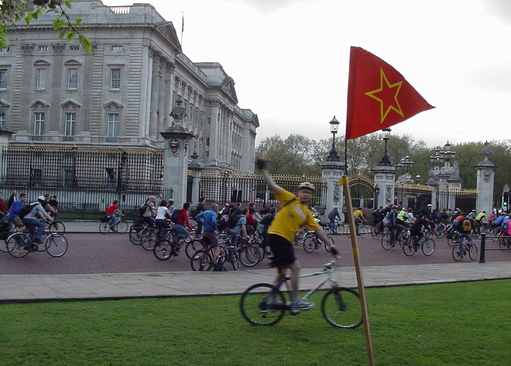 Buckingham Palace, surrounded by cyclists