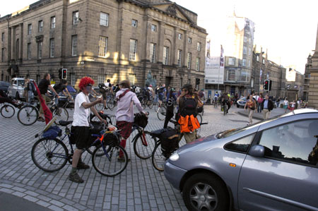 Angry cyclist holds up traffic on mound