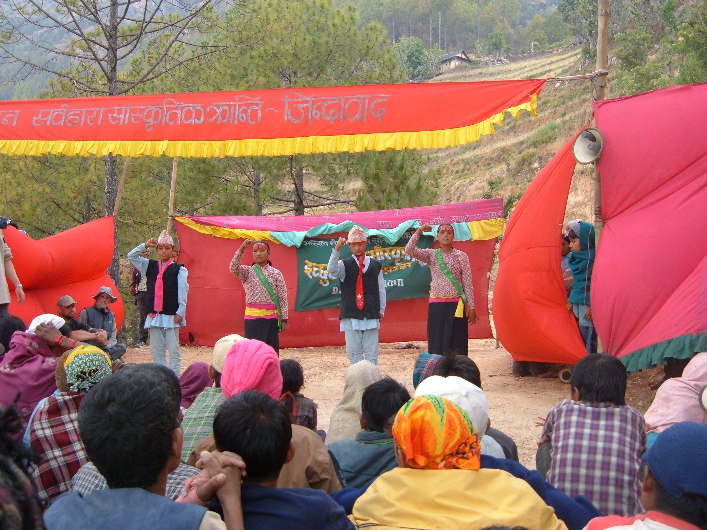 A cultural performance for workers on the road