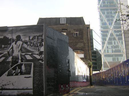 ... the contrast between the public space and the privatised develpment ...