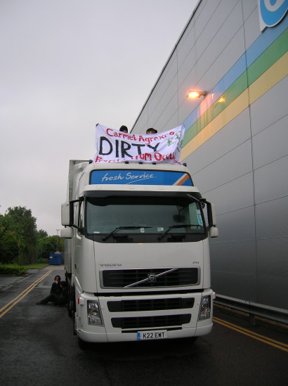 Banner drop on lorry