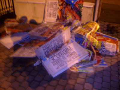 CIRCUS POSTERS TRASHED (France)