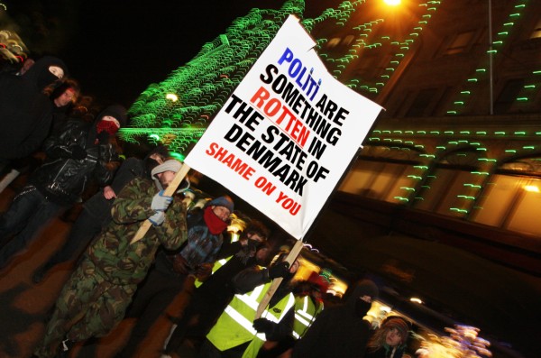 Protesters leave the Danish Embassy and disrupt traffic, London, 17 Dec 09