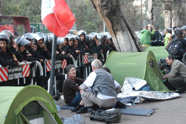 Four-day encampment in front of French Embassy behind security cordon