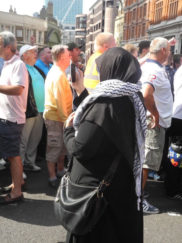 Brave woman confronts the EDL