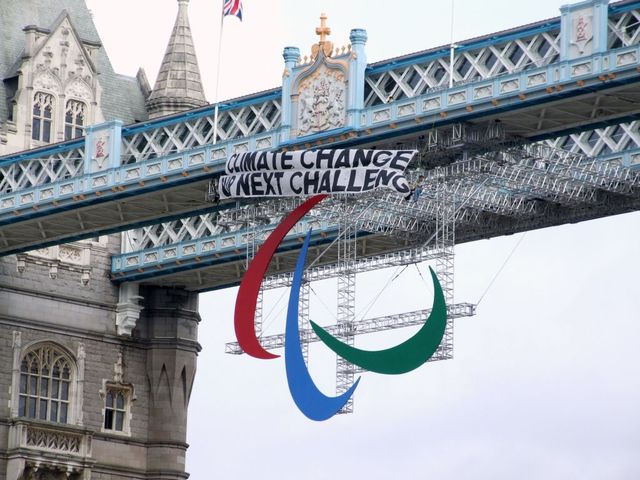 Climate activists scale Tower Bridge & drop banner.