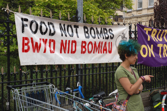 Food not bombs banner