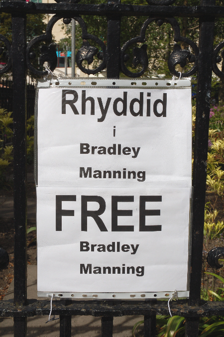 Rhyddid i Bradley Manning